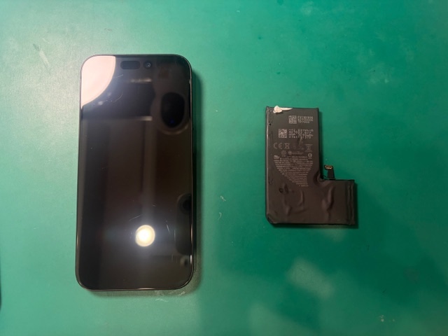 神戸市からお越しのお客様よりiPhone15Proのバッテリー交換をご依頼いただきました！